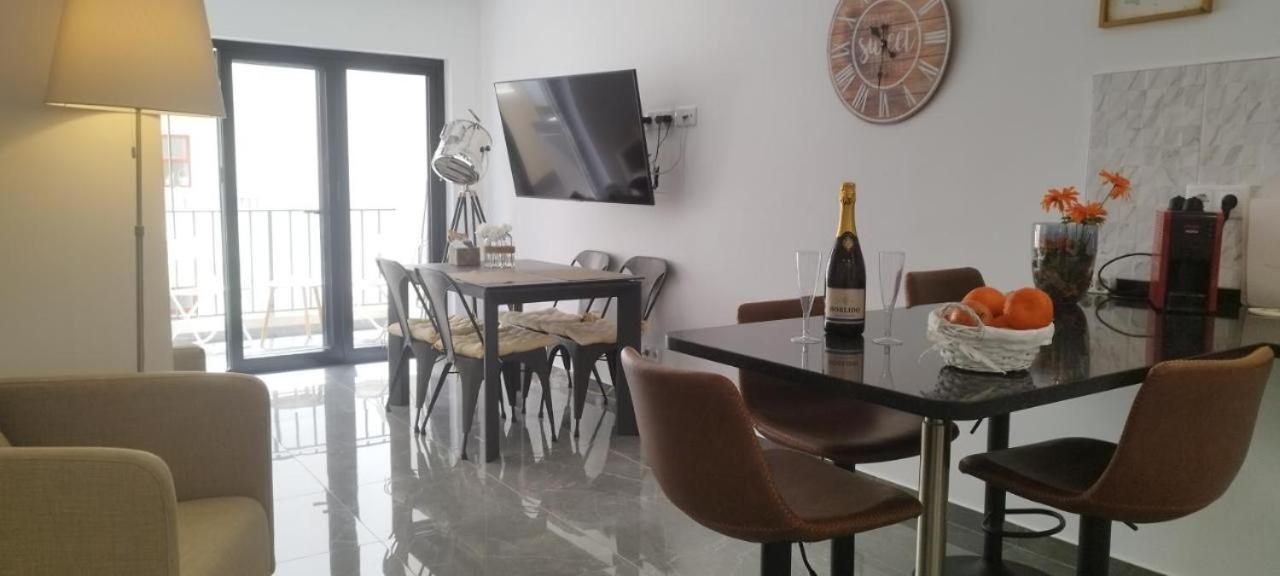 Lovely Cruzeiro Da Rocha. Pets Welcome Portimao